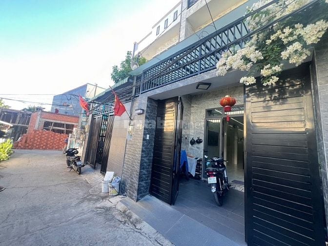Bán nhà 3 tầng đẹp 91m2, ngay CD Công Thương Q9, hẻm oto 7 chỗ, 7.x tỉ
