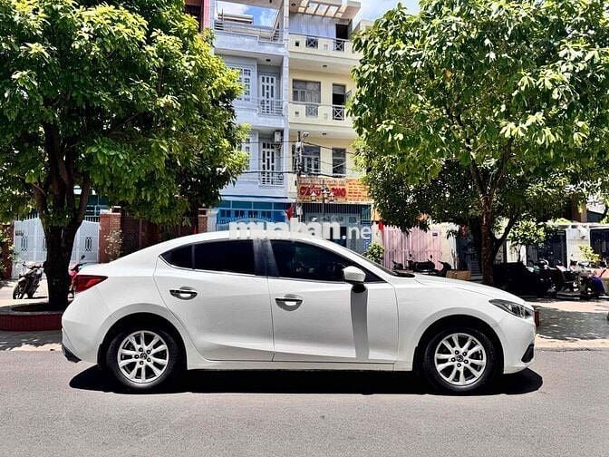 Mazda 3 2016 1.5 AT Sedan - 90000 km