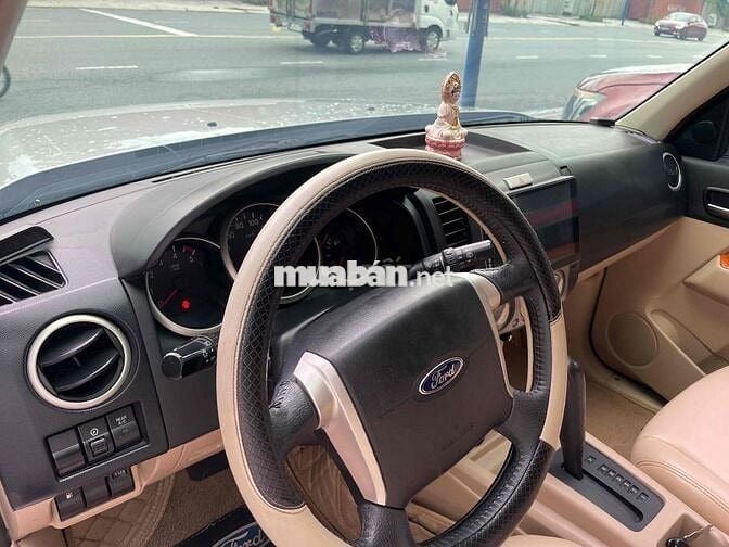 Ford Everest 2012 Limited 4x2 - 100000 km