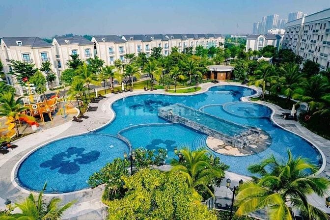 Biệt thự 3 tầng nhà đẹp sẵn máy lạnh, thang máy, ngăn phòng đầy đủ