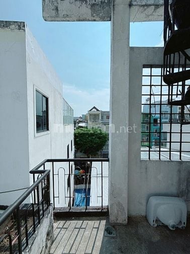 Kẹt tiền Tôi cần bán gấp Căn nhà 4 Tầng - 5 PN, Cao Văn Lầu giá 5,5Tỷ