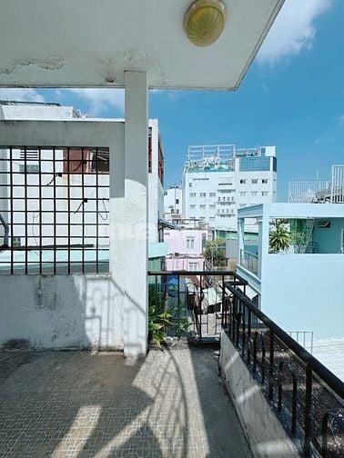 Kẹt tiền Tôi cần bán gấp Căn nhà 4 Tầng - 5 PN, Cao Văn Lầu giá 5,5Tỷ