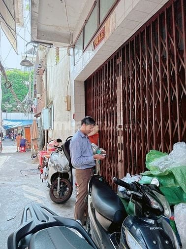 Kẹt tiền Tôi cần bán gấp Căn nhà 4 Tầng - 5 PN, Cao Văn Lầu giá 5,5Tỷ