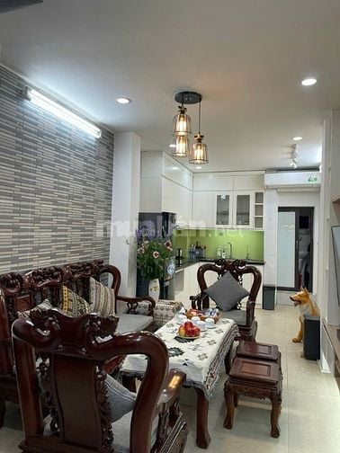 CHO THUÊ NHÀ số 9 phố Hàng Gà, DT 30m2x 5 tầng, full đồ
