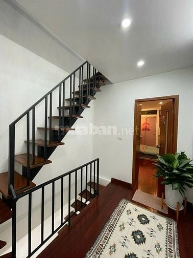  CHO THUÊ NHÀ số 9 phố Hàng Gà, DT 30m2x 5 tầng, full đồ