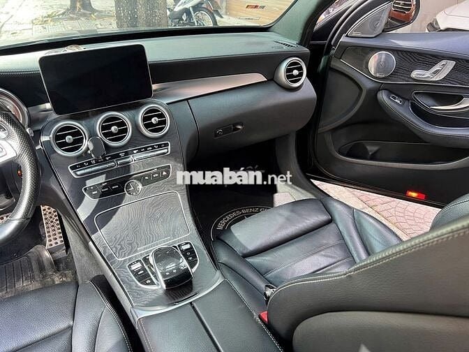 Mercedes Benz C Class 2016 C300 AMG - 80000 km