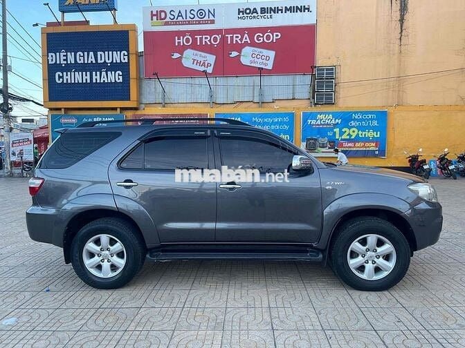 Toyota Fortuner số TĐ bản AT 4x4 một chủ sử dụng