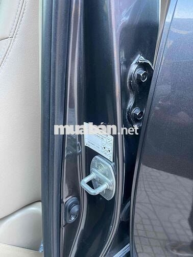 Toyota Fortuner số TĐ bản AT 4x4 một chủ sử dụng