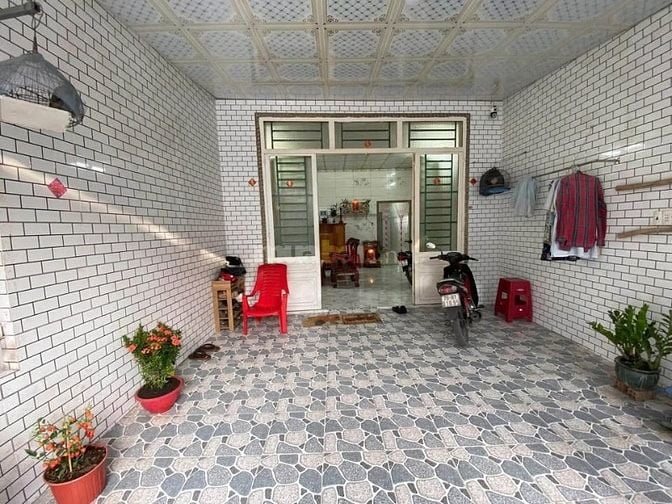 Bán gấp căn nhà ở ngay 1 / đường Suối Lội , Củ Chi 120m2 SHR giá 670tr