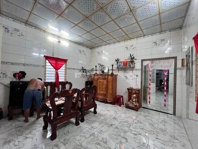 Bán gấp căn nhà ở ngay 1 / đường Suối Lội , Củ Chi 120m2 SHR giá 670tr