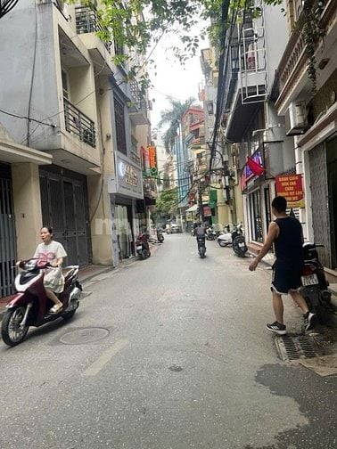 Cần bán gấp nhà chính chủ Phố Hoa Bằng - có thương lượng