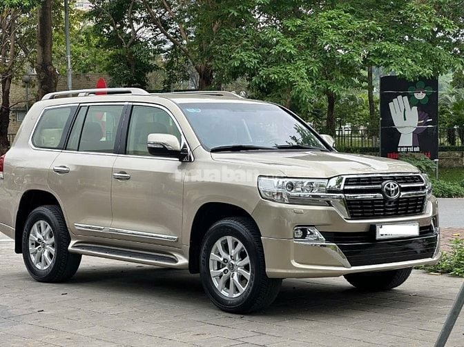 Toyota Land Cruser VX 4.6V8 Model 2016 