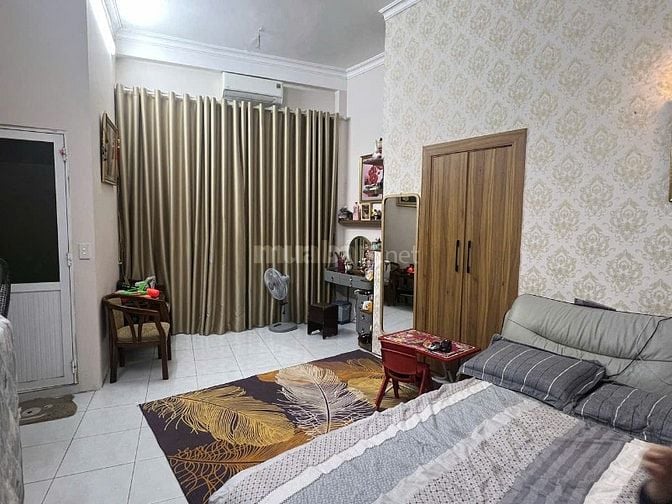 Chính chủ ra nước ngoài định cư cần bán nhà ngõ 1150 đường Láng
