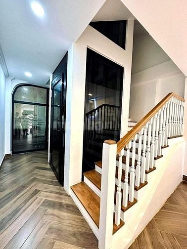 Bán nhanh nhà mặt đường kinh doanh Nguyễn Văn Mai,Q3.Giao Hai Bà Trưng