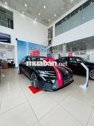 Toyota Camry 2024 2.5HEV MID = giảm 80 triệu