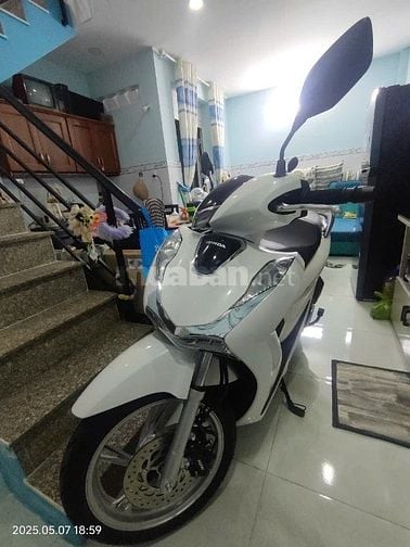 Bán SH 125 mới mua, Odo 9xxkm, BS Tp.HCM, Mới 99,99%, Nguyên zin
