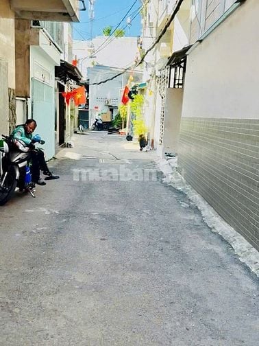 2ty880 Hẻm xe hơi hẻm thẳng cách mt 70met nhà 1 trệt lửng lầu 2pn