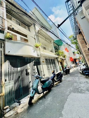 2ty880 Hẻm xe hơi hẻm thẳng cách mt 70met nhà 1 trệt lửng lầu 2pn