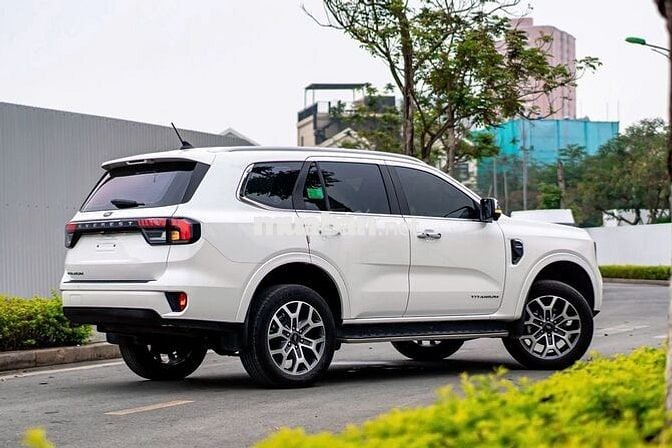 Ford Everest Titanium 4x2 Sản xuất  2024