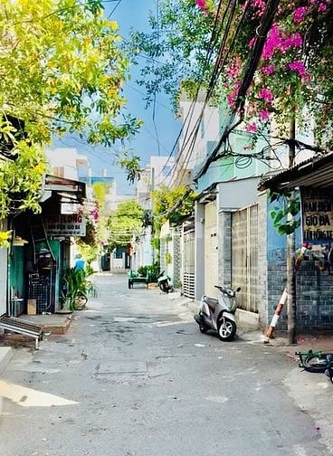 3ty680 nhà cũ diện tích khủng 4x20 Sổ hồng riêng có sân riêng