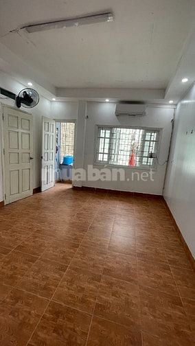 Chính chủ cho thuê lâu dài nhà 4 tầng tại 113A ngõ 47 Văn Cao, Ba Đình