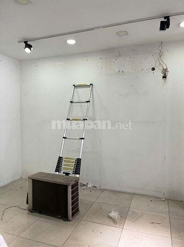 Cho thuê nhà góc 2MT CMT8 Q10 – DT lớn – vị trí vàng