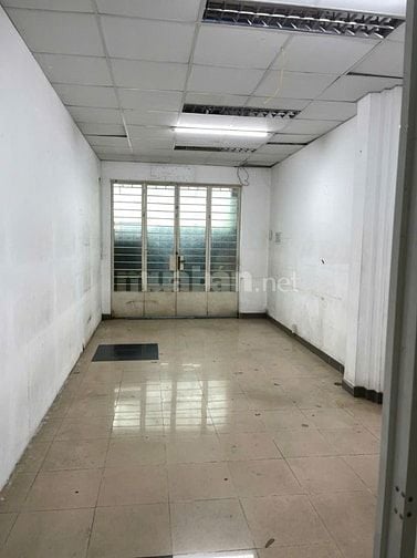 Cho thuê nhà góc 2MT CMT8 Q10 – DT lớn – vị trí vàng