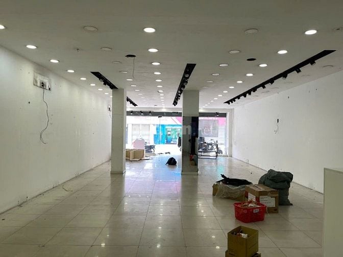 Cho thuê nhà góc 2MT CMT8 Q10 – DT lớn – vị trí vàng