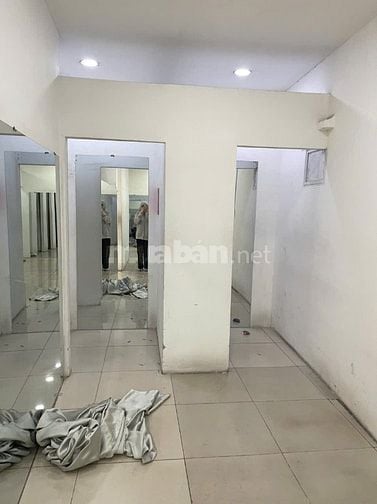 Cho thuê nhà góc 2MT CMT8 Q10 – DT lớn – vị trí vàng