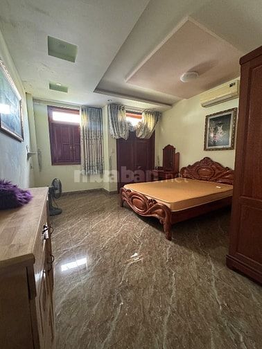 NHÀ MẶT TIỀN 30m . VỊ TRÍ ĐẸP GẦN NGÃ TƯ . NỘI THẤT CAO CẤP VÀO Ở NGAY