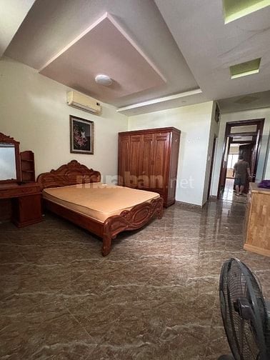 NHÀ MẶT TIỀN 30m . VỊ TRÍ ĐẸP GẦN NGÃ TƯ . NỘI THẤT CAO CẤP VÀO Ở NGAY
