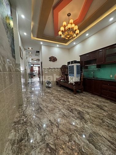 NHÀ MẶT TIỀN 30m . VỊ TRÍ ĐẸP GẦN NGÃ TƯ . NỘI THẤT CAO CẤP VÀO Ở NGAY