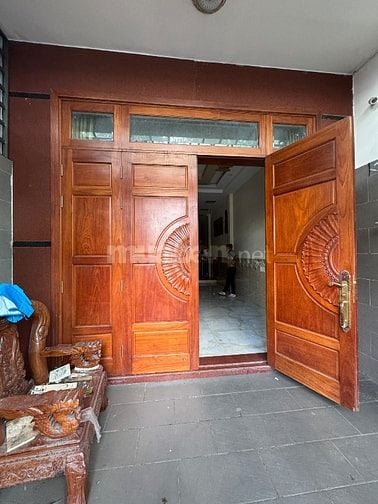 NHÀ MẶT TIỀN 30m . VỊ TRÍ ĐẸP GẦN NGÃ TƯ . NỘI THẤT CAO CẤP VÀO Ở NGAY