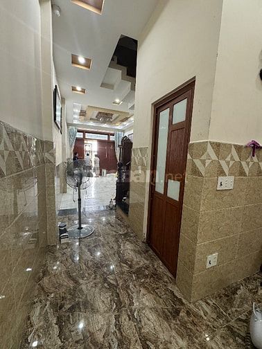 NHÀ MẶT TIỀN 30m . VỊ TRÍ ĐẸP GẦN NGÃ TƯ . NỘI THẤT CAO CẤP VÀO Ở NGAY