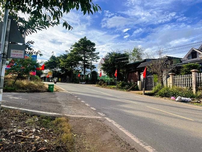 Ngộp, bán lô đất cách nhựa 50m, sát bên UBND xã Nam Hà giá chỉ 1.8 tỷ,