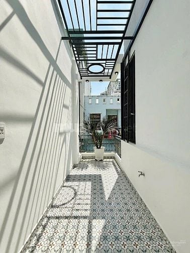 NHÀ VIP NỞ HẬU Đ. PHẠM VĂN CHÍ Q6, GẦN UBND QUẬN 6. DT: 81,6M2/ SỔ SẴN