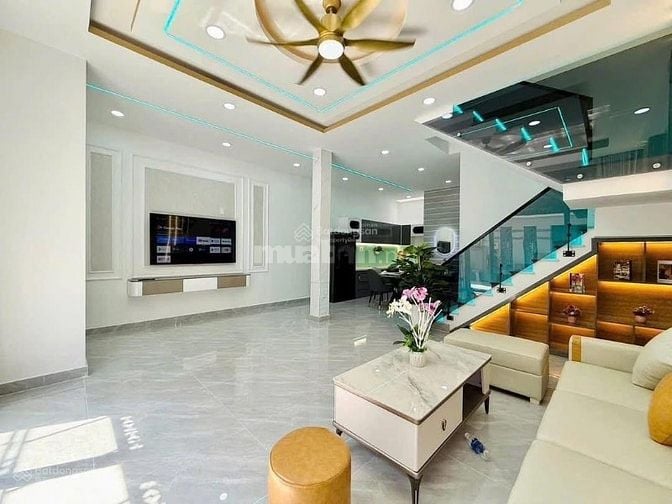 NHÀ VIP NỞ HẬU Đ. PHẠM VĂN CHÍ Q6, GẦN UBND QUẬN 6. DT: 81,6M2/ SỔ SẴN