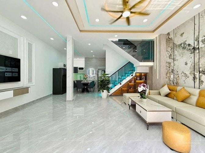 NHÀ VIP NỞ HẬU Đ. PHẠM VĂN CHÍ Q6, GẦN UBND QUẬN 6. DT: 81,6M2/ SỔ SẴN