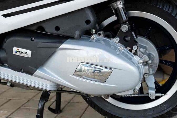 Vespa Primavera Yacth Club