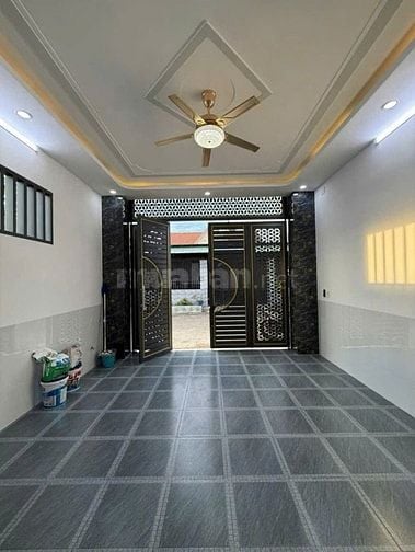 Cần tiền trả nợ bán gấp nhà 1 trệt 1 lầu ở Củ Chi giá 895 triệu.