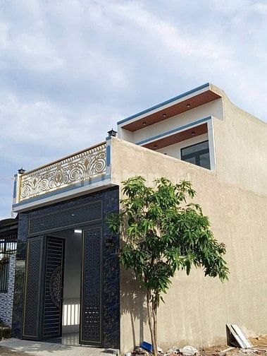 Cần tiền trả nợ bán gấp nhà 1 trệt 1 lầu ở Củ Chi giá 895 triệu.