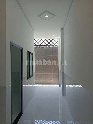 Cần tiền trả nợ bán gấp nhà 1 trệt 1 lầu ở Củ Chi giá 895 triệu.