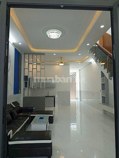 Cần tiền trả nợ bán gấp nhà 1 trệt 1 lầu ở Củ Chi giá 895 triệu.