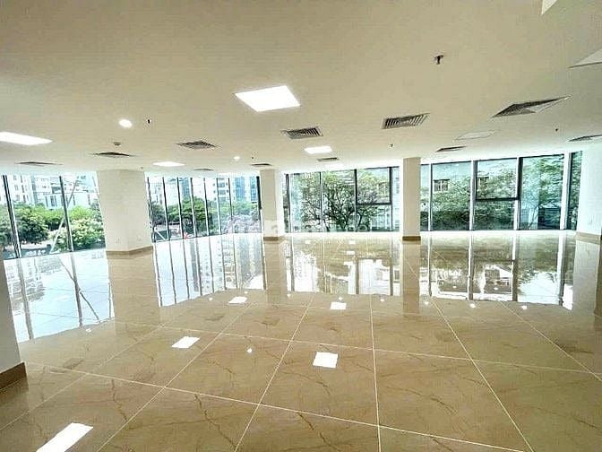 Cho thuê toà nhà 370m2 x 10 tầng 1 hầm, mt 40m Mặt phố Trần Thái Tông