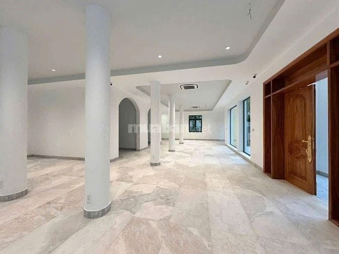 Cho thuê biệt góc 650m2, 210 triệu, tại Nguyễn Văn Hưởng, Thảo Điền, Q
