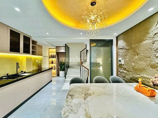 Siêu hot nhà giá ngộp đường Thái Phiên, Quận 11. Giá 2,84 tỷ/60m2, HXH