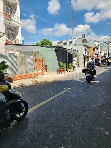 Bán đất trống hẻm 8m ngay đầu đường D5 là Đại Học Ngoại Thương
