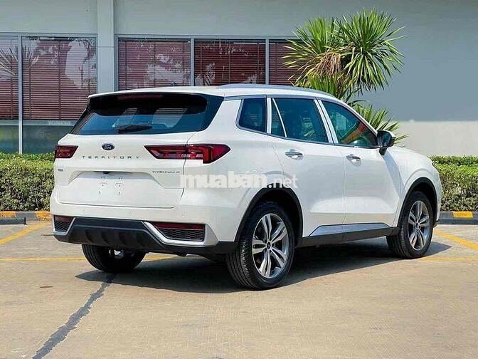2025 Titanium X 1.5 AT Bank 90%, trả trước 200tr