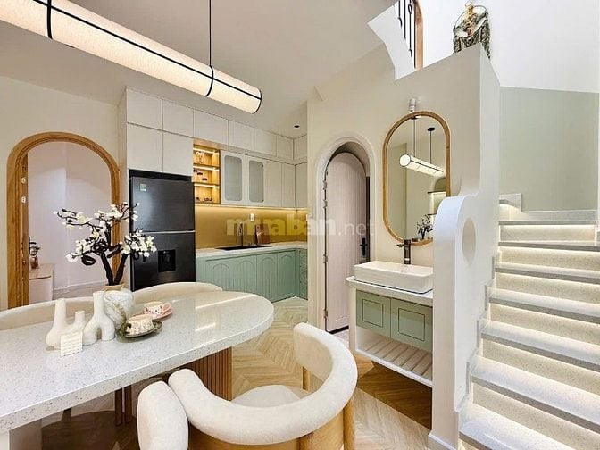 Ngộp!Bán nhà 43m2 xây 2 tầng đường Lê Văn Linh,Q4.Gần chợ Xóm Chiếu  