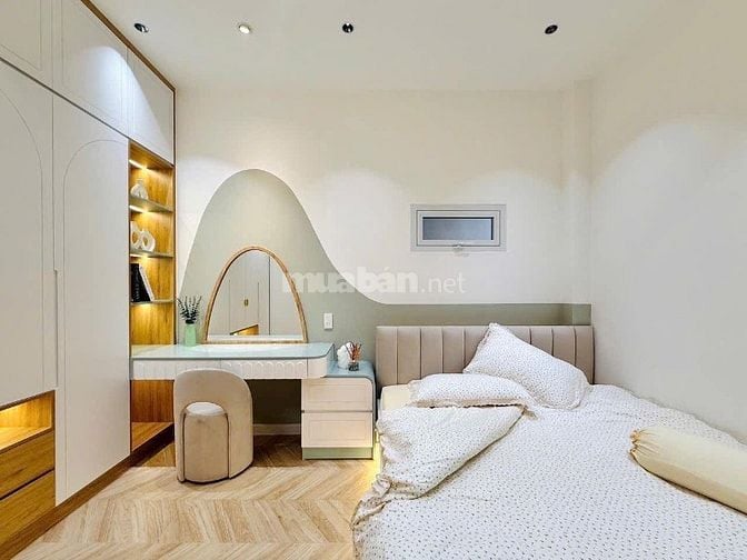 Ngộp!Bán nhà 43m2 xây 2 tầng đường Lê Văn Linh,Q4.Gần chợ Xóm Chiếu  